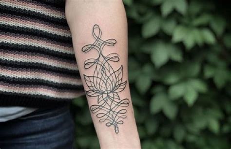 Cómo elegir mi tatuaje Unalome Significado y varias ideas de diseño