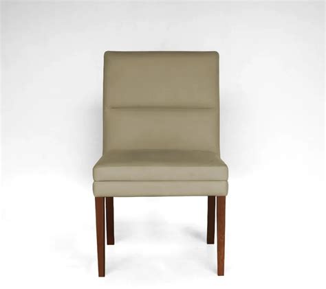 Cadeira De Jantar Hermione Base Madeira Maciça Estofada Suede Nude BIANO
