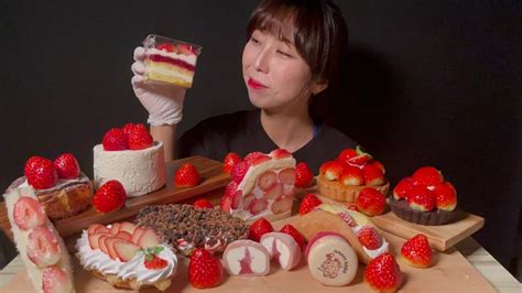 Asmr Strawberry Dessert🍓 딸기 디저트 파티 🥳 생딸기 케이크 마카롱 생크림크로플 샌드위치 아이스 찹쌀