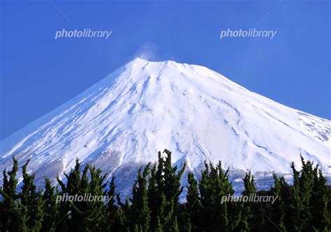 富士山の雪化粧西伊豆の海から見た風景 写真素材 3017449 フォトライブラリー Photolibrary