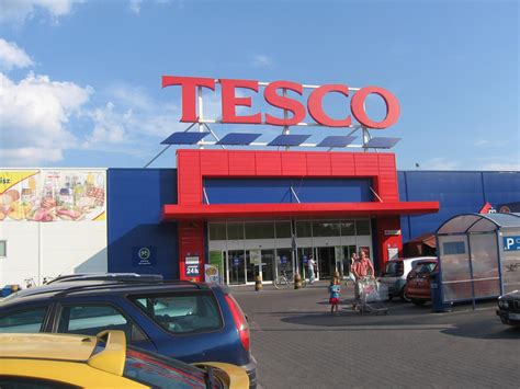 Tesco się zwija W całej Polsce zwolnienia grupowe i zamykane sklepy