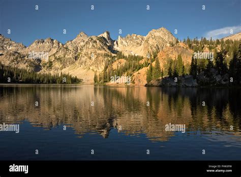 Id00446 00idaho Morning At Alice Lake In The Sawtooth Wilderness