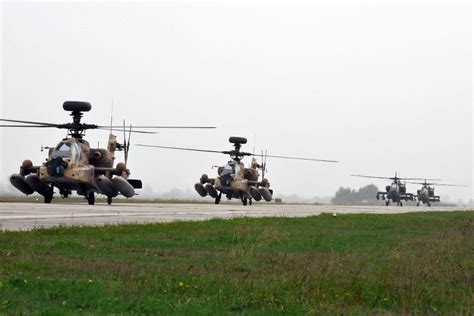 Θρίλερ με ελικόπτερο που πετούσε πάνω από την 117 Π Μ στην Ανδραβίδα ...