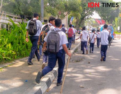 Tawuran Antar Pelajar Smp Gambar Kartun Tawuran Adzka - vrogue.co