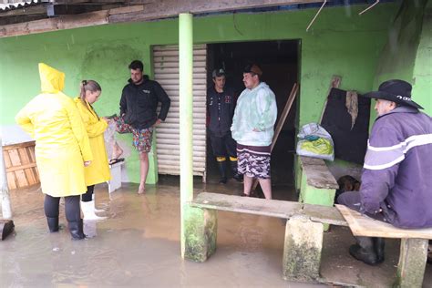 Estado Auxilia Nos Atendimentos A Fam Lias Ilhadas Em S O Mateus Do Sul