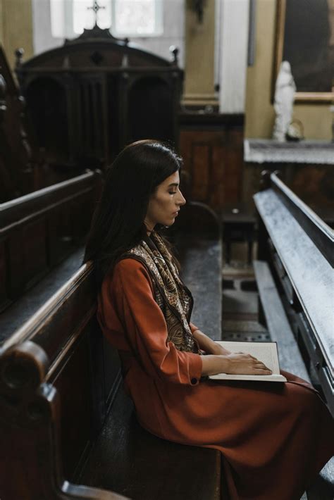 Protestant Vs Catholic: The Differences And Similarities