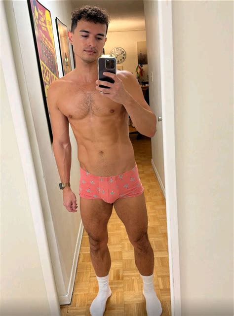 Grindr Amateur Gay Porn Pictures And Stories