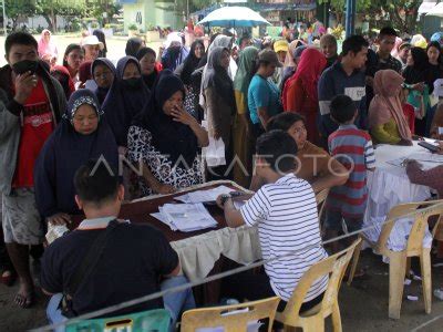 Penyaluran Bantuan Sosial Tahap II Di Medan ANTARA Foto