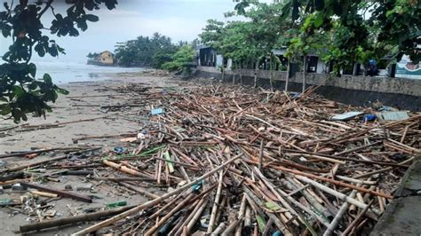 Pesisir Sukabumi Selatan Banjir Rob Nelayan Tak Dapat Melaut