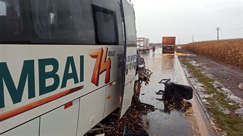 Colisão entre micro ônibus e carreta deixa um ferido na BR 467 em