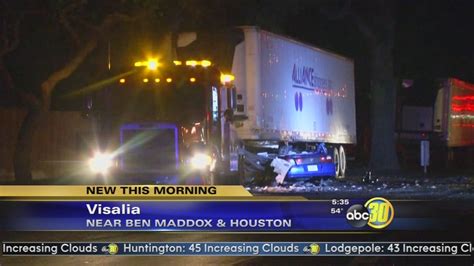 1 Killed After A Car Slams Into A Parked Big Rig In Visalia Abc30 Fresno