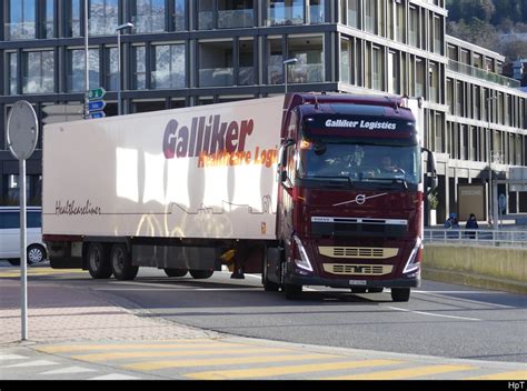 Ein Volvo Sattelzug Von Burgener Transport Ag Am Beim Trucker