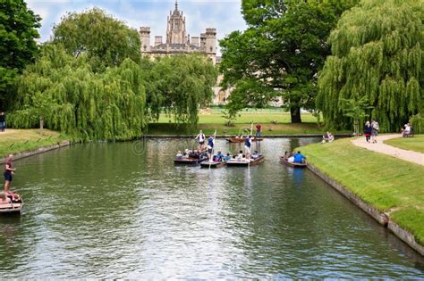 Cambridge punting tour editorial image. Image of england - 274288790