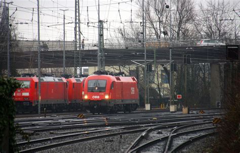 Taurus ÖBB 1116 050 von ÖBB kommt von einer Schubhilfe aus Richtung