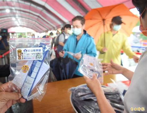 松山慈惠堂今起2天贈快篩！首日雨中排隊人龍景象曝 生活 自由時報電子報