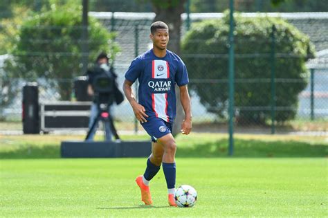 Un Défenseur Du Psg Tout Proche De Rejoindre Caen