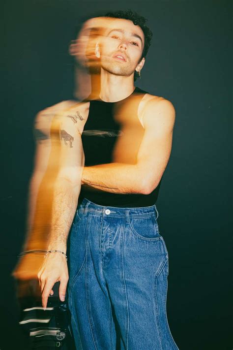 MAX Fell in Love with Wife Emily After Kissing at One of His Concerts ...
