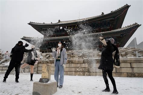 South Koreas Capital Region Weathers Snowstorm The Asahi Shimbun