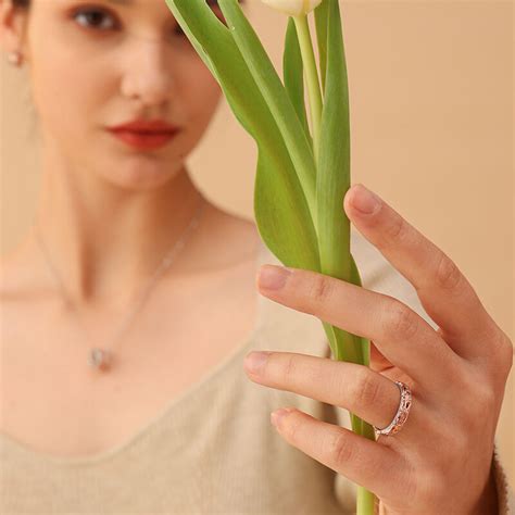 Jeulia Anillo De Plata Esterlina Tallado En Dos Tonos De Flores Y Hojas