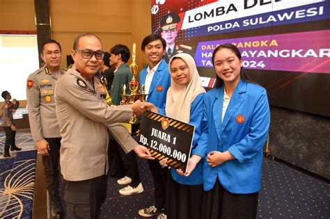 Tim Fakultas Hukum Untad Raih Juara I Pada Lomba Debat Hukum Hut