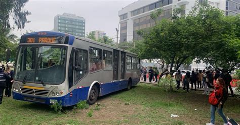 Se Le Fueron Los Frenos Bus Del Corredor Azul Se Sale De Control E