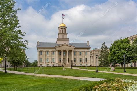 Iowa Old Capitol Building – Stock Editorial Photo © wolterke #82529462