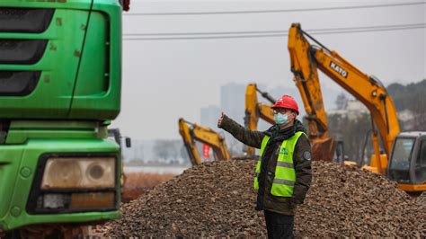 China Is Building a 1,000-Bed Hospital in 6 Days to Deal With the ...