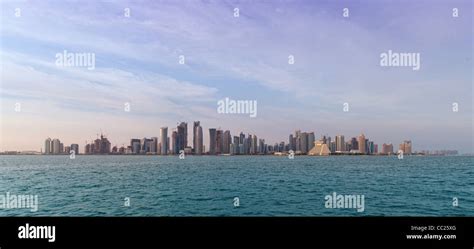 Doha skyline hi-res stock photography and images - Alamy