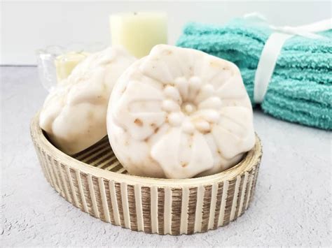 12 Easy Melt And Pour Christmas Soap Recipes