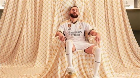 La Imagen De Karim Benzema Con La Nueva Camiseta Del Real Madrid Que Ha