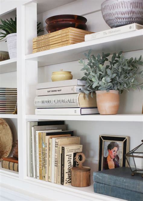 Decorating Bookshelves Without Books Homyhomee