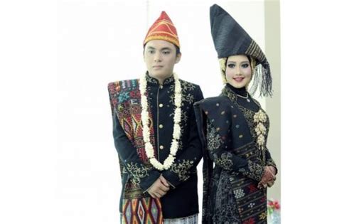 Macam Pakaian Adat Beserta Nama Gambar Dan Asalnya Di Provinsi