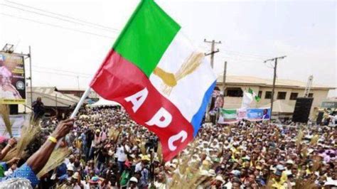 Edo 2020 Apc Chieftain 3000 Others Defect To Pdp In Ovia North East