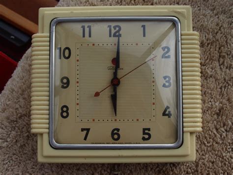 Retro Telechron Model H S Electric Kitchen Wall Clock Mid Century