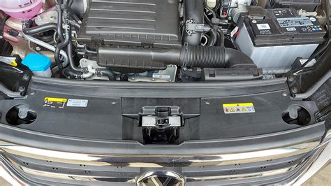 Защита подкапотного пространства от грязи. — Volkswagen Polo liftback ...