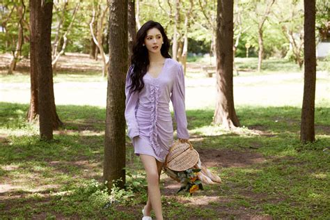 China Entertainment News Zhang Yuxi Poses For Photo Shoot