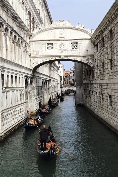 Gondole E Ponte Dei Sospiri E Le Prigioni Di Venezia Immagine