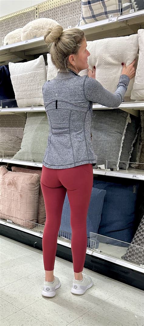 Amazing Milf Ass In Lulu Spandex Leggings And Yoga Pants Forum