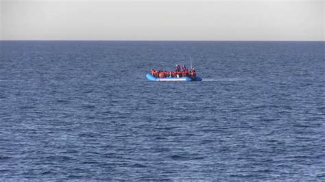 Migranti La Nave Italiana Mare Jonio Salva Persone Le Immagini Dei