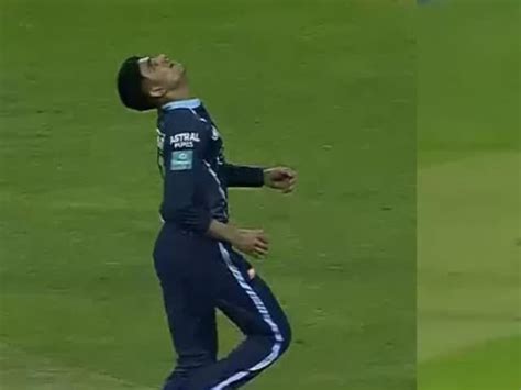 Ipl 2022 Shubman Gill Takes Stunning Catch To Dismiss Ewin Lewis Watch News18