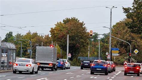 Ampel bei Unfall in der Paracelsusstraße beschädigt Du bist Halle