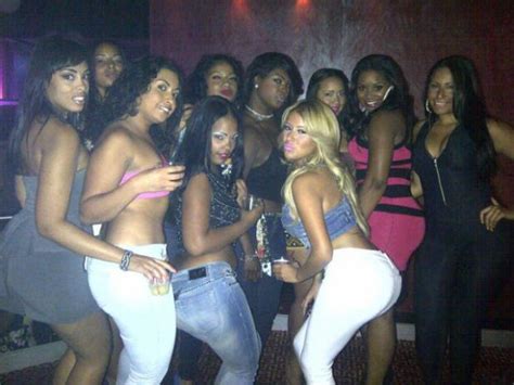 Gratuit Bellesa Amateur Strip Night At Woody S Part Inside A Sex