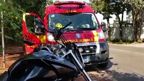 Ap S Pneu Traseiro Estourar Motociclista Sofre Queda Na Rua Cuiab E