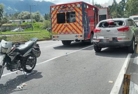 Quito Cinco heridos en siniestro de tránsito en la avenida Simón Bolívar