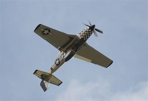 Private North American P D Mustang Nl Zw Flugplatz Bienenfarm