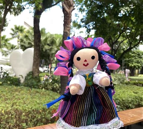 Lele la muñeca otomí continuó su viaje en MANILA FILIPINAS