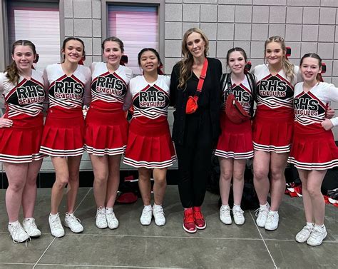 Raymond High School Cheerleaders awarded $10,000 grant | The Daily World