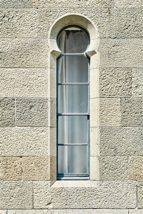 Alte Mittelalterliche Fenster Umgeben Von Einer Steinmauer Im Schloss