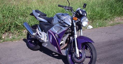 Cbx 250 Twister Com Rabeta De R1 E Semicarenagem