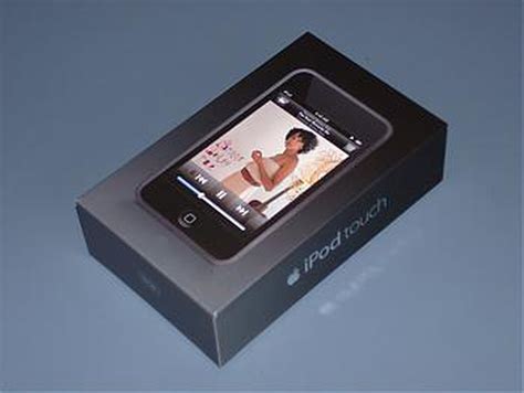 iPod Touch Arrives at Apple Stores (Unboxing Photos) - MacRumors